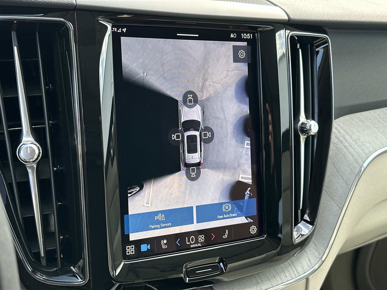 Certified 2025 Volvo XC60 T8 Plus w/ Protection Package Premier image 13