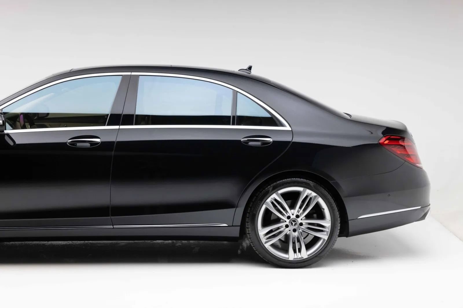 Used 2019 Mercedes-Benz S 560 Sedan image 19