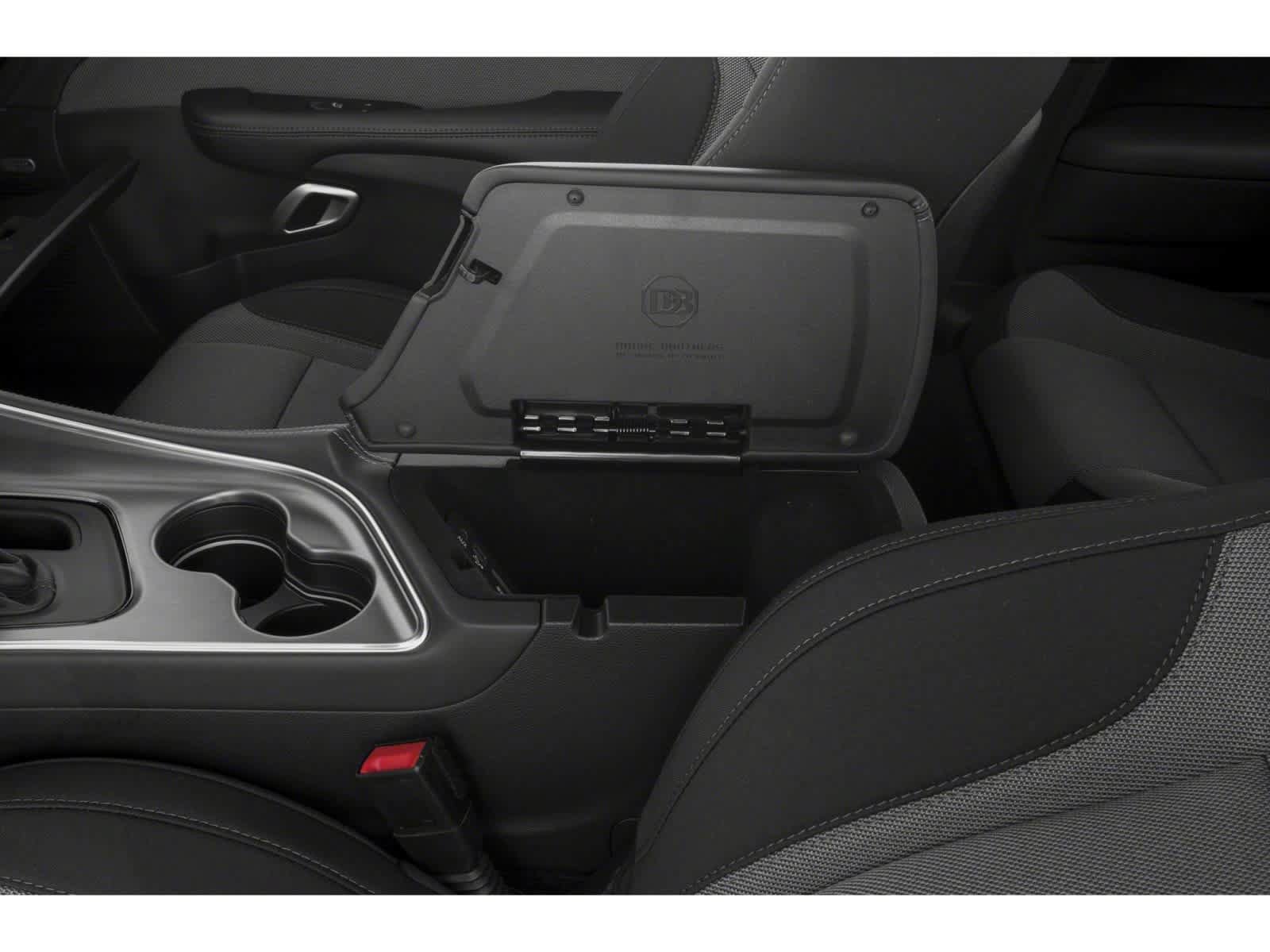 Used 2015 Dodge Challenger R/T Plus RWD image 21
