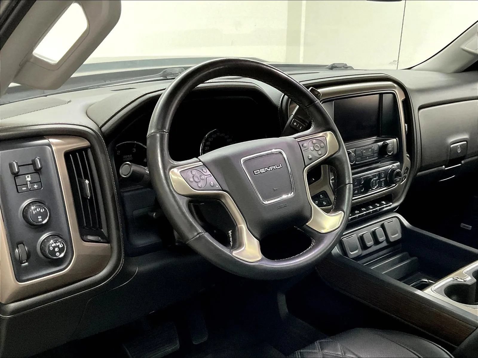Used 2018 GMC Sierra 2500 Denali w/ Duramax Plus Package AWD/4WD image 10