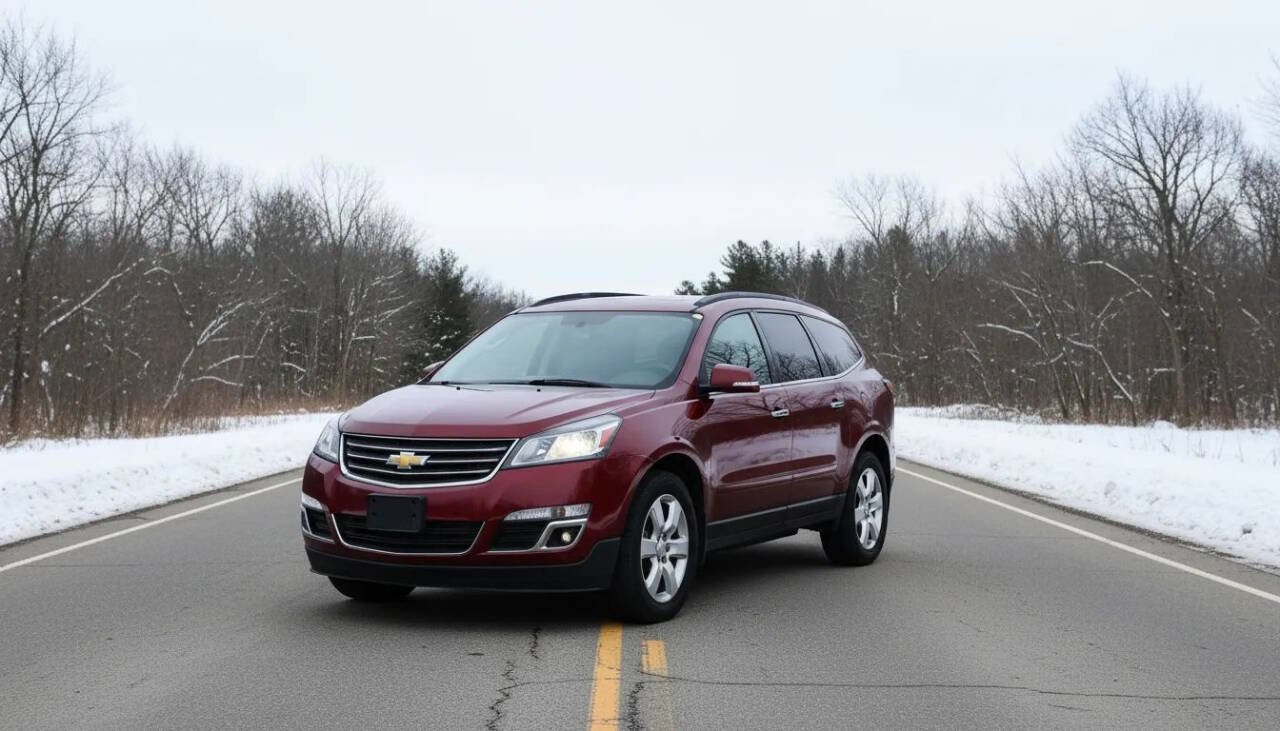 Used 2017 Chevrolet Traverse LT w/ Style and Technology Package image 3