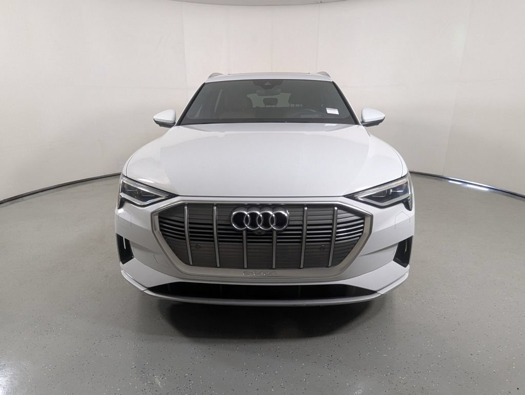 Used 2019 Audi e-tron Prestige w/ Prestige Package AWD/4WD image 2