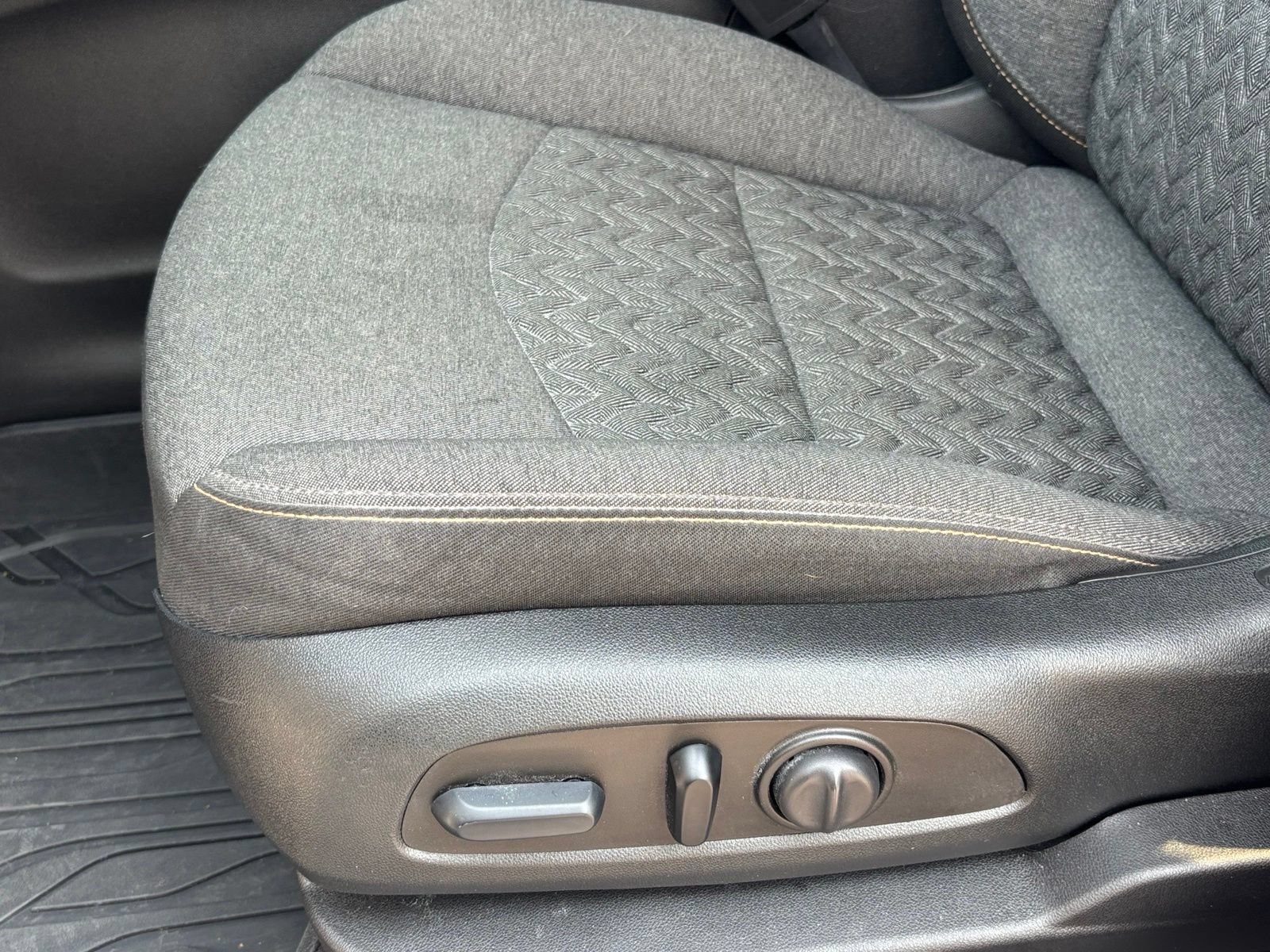 Used 2023 Chevrolet Equinox LT w/ LPO, Floor Liner Package AWD/4WD image 15