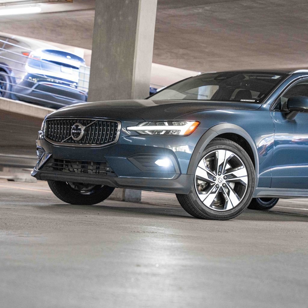 Certified 2024 Volvo V60 B5 Cross Country Plus AWD/4WD image 2