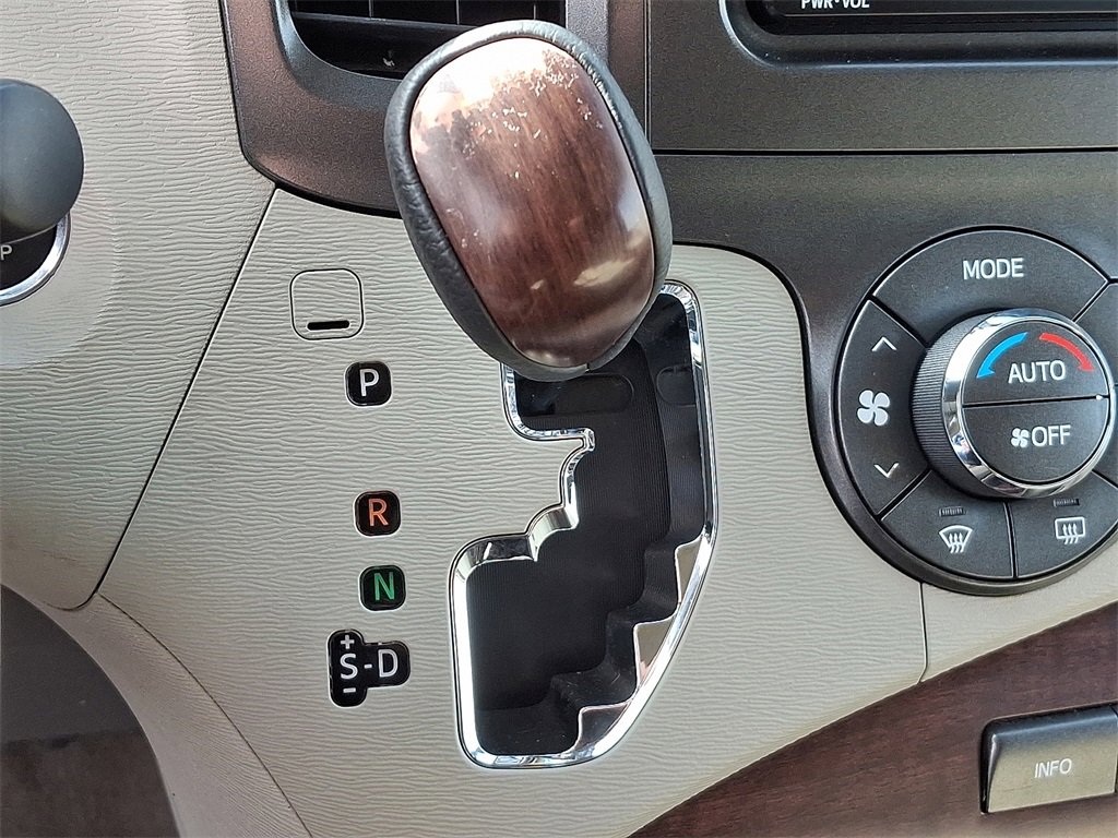 Used 2014 Toyota Sienna XLE image 13