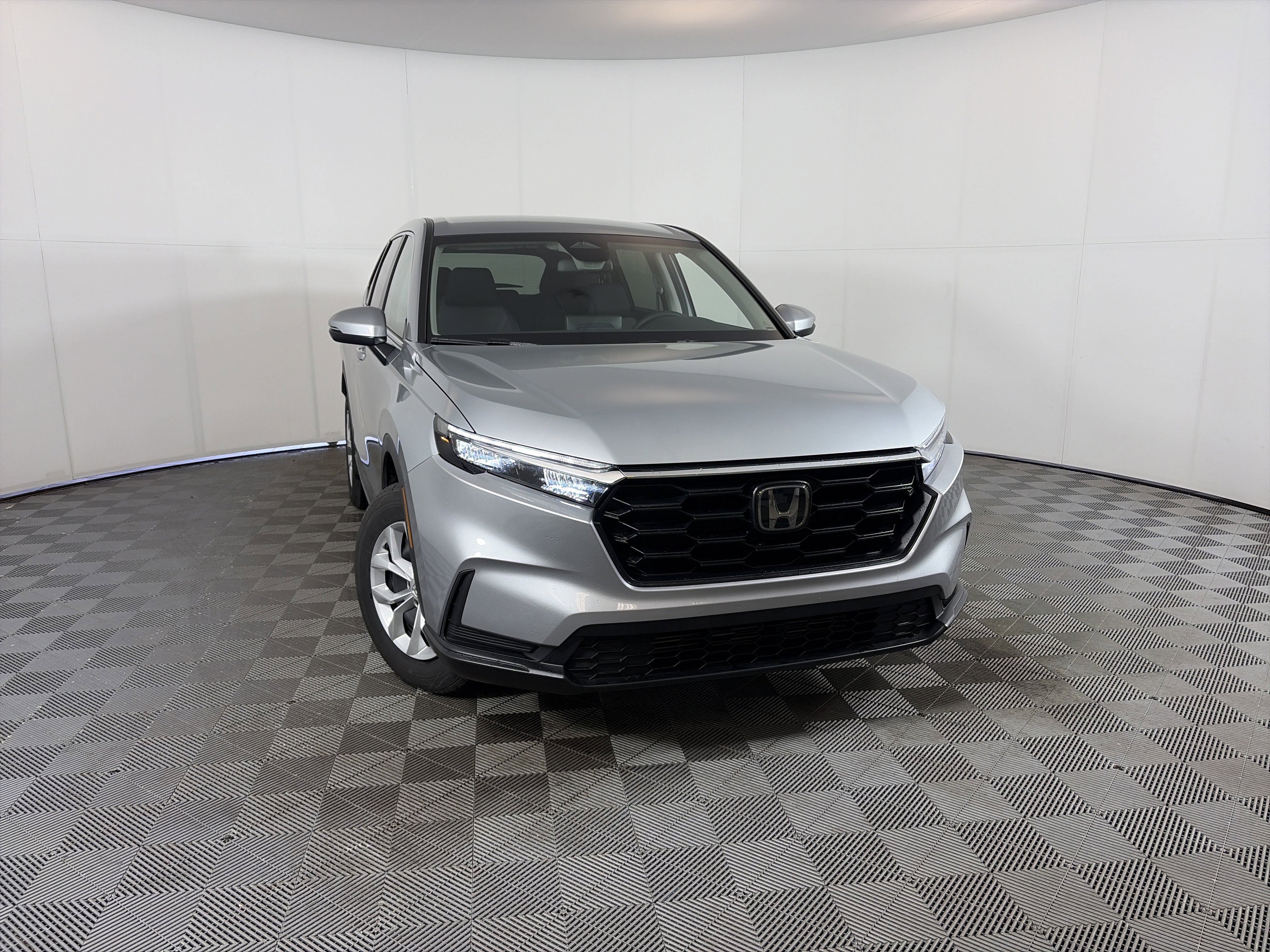 Used 2025 Honda CR-V LX image 1