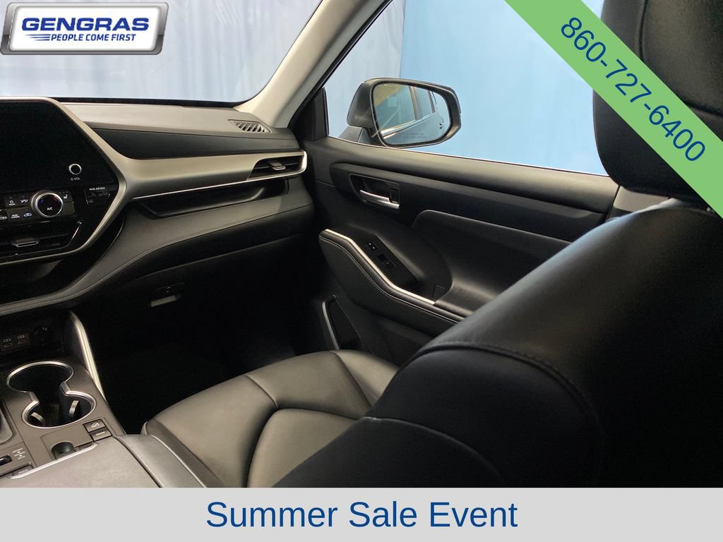 Used 2023 Toyota Highlander XLE AWD/4WD image 31