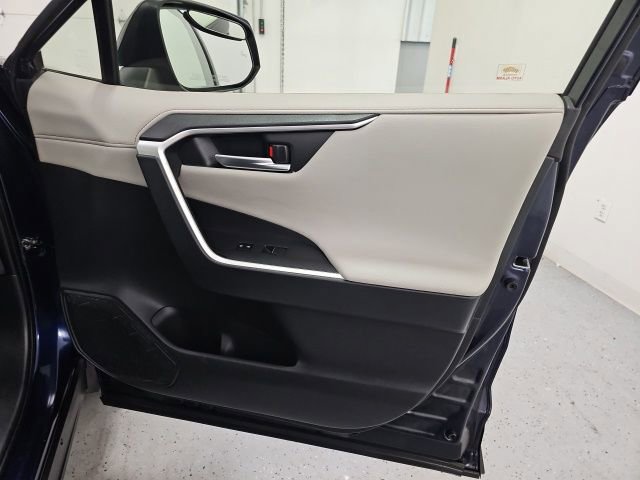 Used 2019 Toyota RAV4 Limited image 38