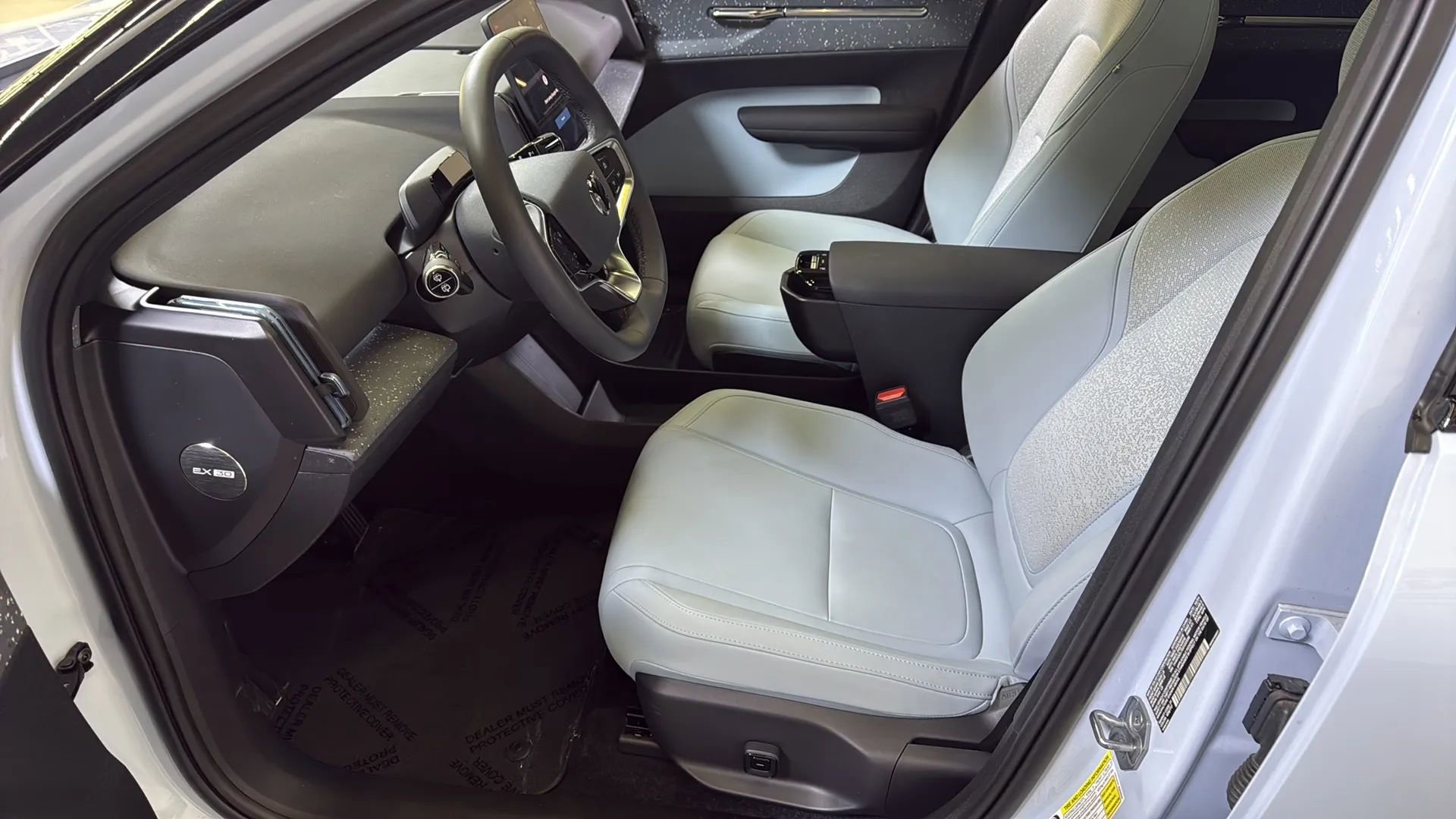 Used 2025 Volvo EX30 Ultra w/ Climate Package image 14