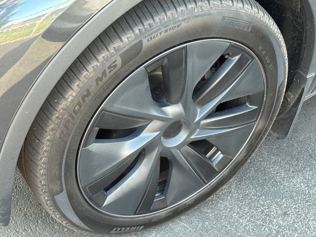 Used 2024 Tesla Model Y Long Range RWD image 9