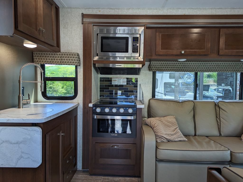 Used 2019 Chevrolet Express 4500 w/ RV Package RWD image 27