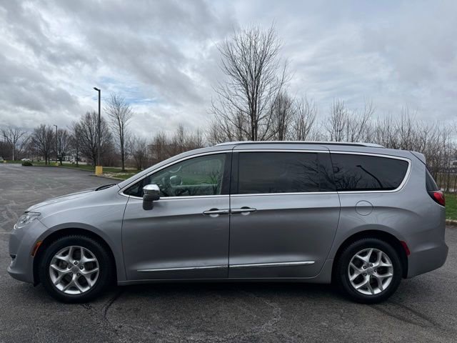 Used 2020 Chrysler Pacifica Limited image 8