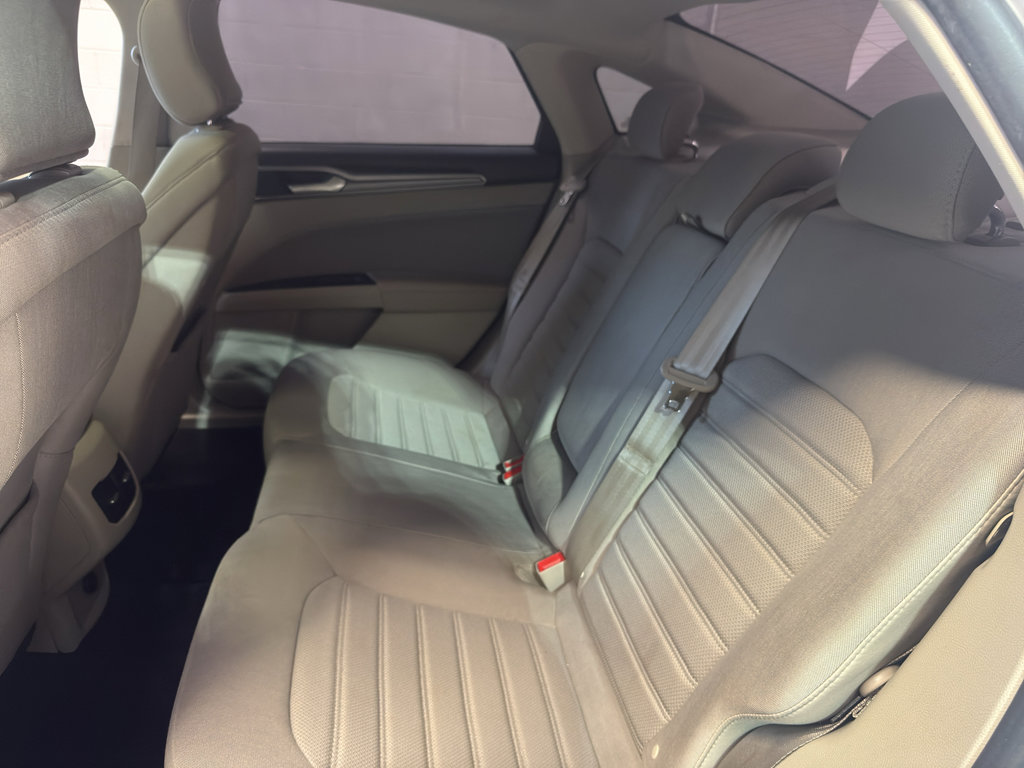 Used 2019 Ford Fusion SE FWD image 28
