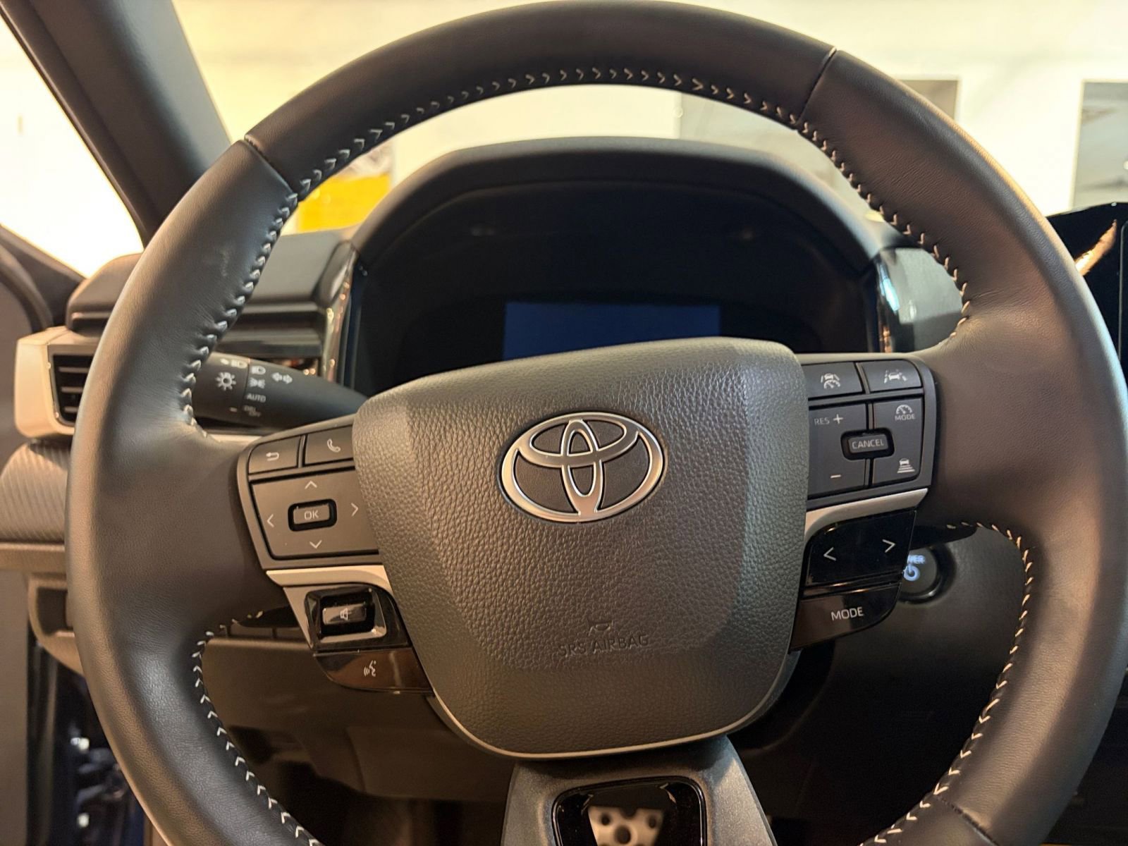 Used 2025 Toyota Camry SE image 29