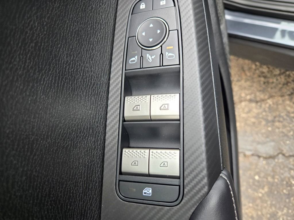 New 2025 Mitsubishi Outlander SE image 21