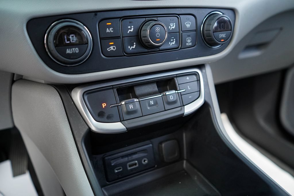Used 2024 GMC Terrain SLT FWD image 34