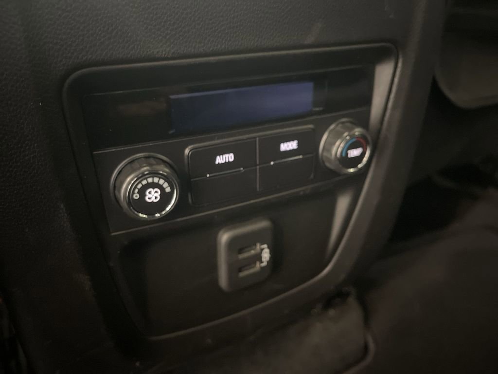 Used 2023 Buick Enclave Essence image 38