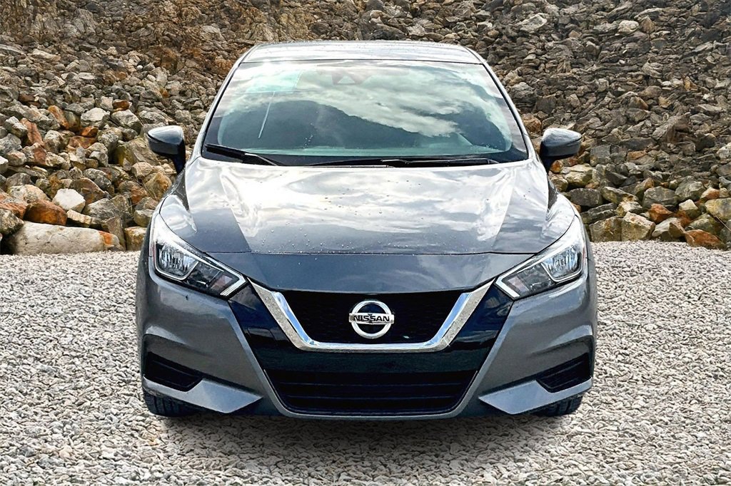 Used 2021 Nissan Versa SV image 3