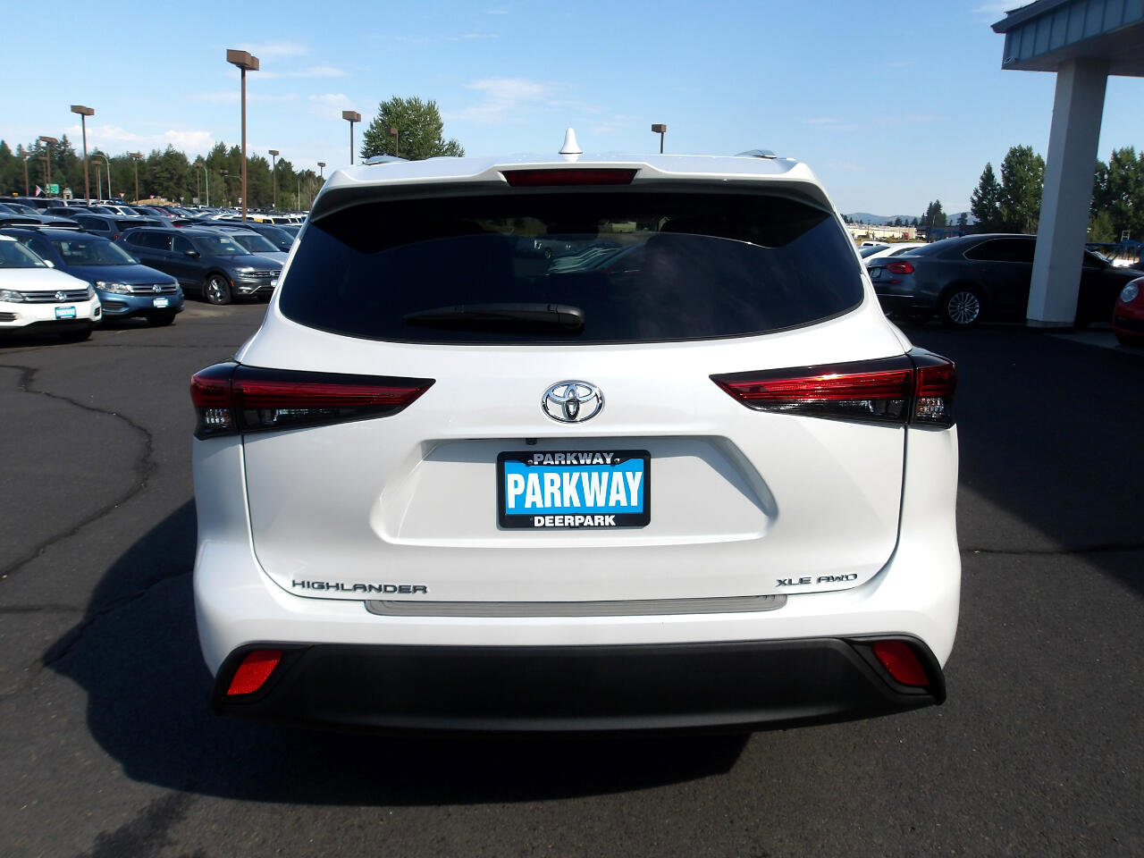 Used 2023 Toyota Highlander XLE AWD/4WD image 4