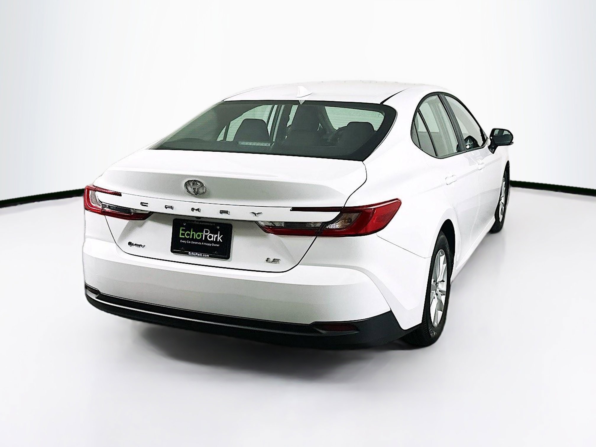 Used 2025 Toyota Camry LE image 9