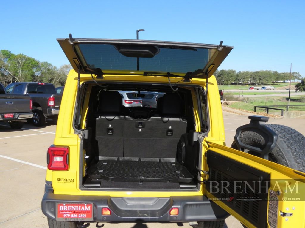 Used 2019 Jeep Wrangler Unlimited Sahara image 18