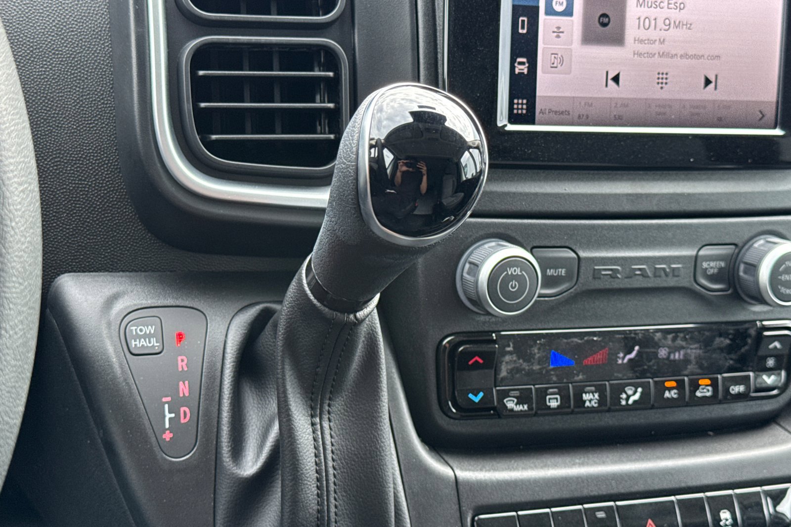 New 2026 RAM ProMaster 2500 w/ Quick Order Package 22G SLT image 19