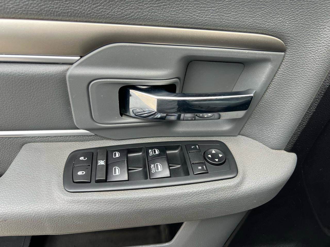 Used 2017 RAM 2500 SLT w/ Protection Group AWD/4WD image 16