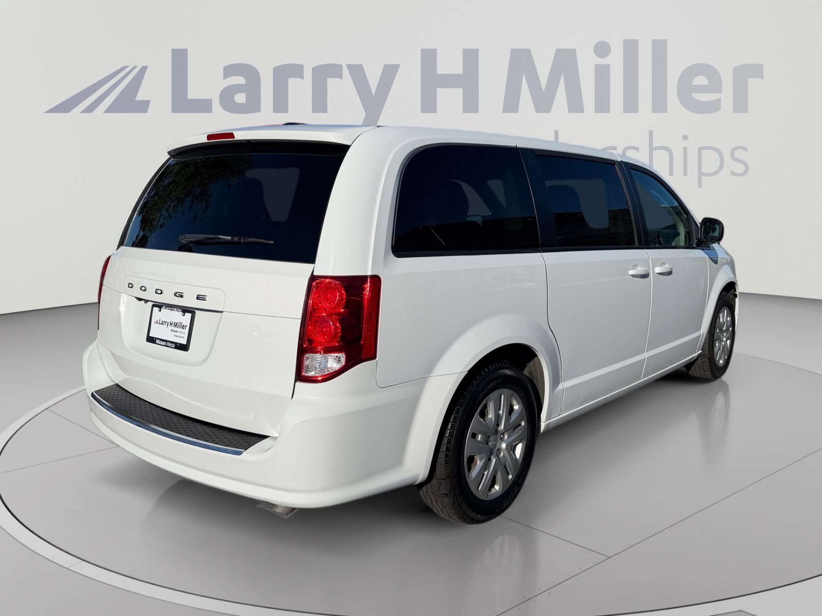 Used 2018 Dodge Grand Caravan SE w/ UConnect Hands-Free Group FWD image 5