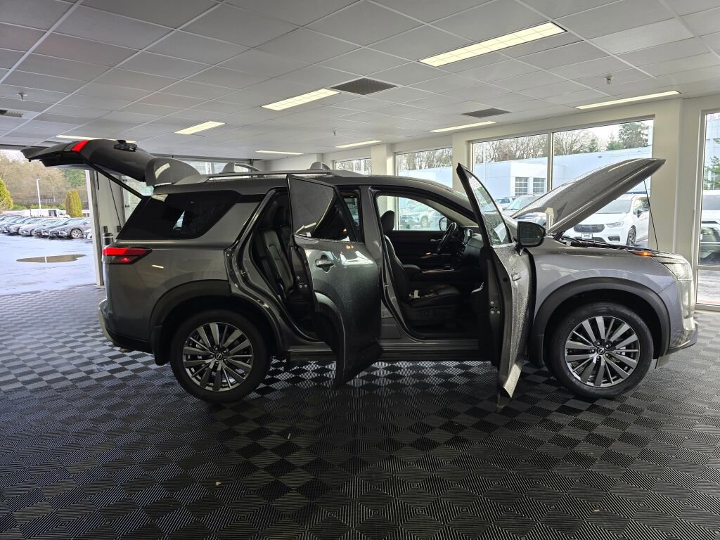 Used 2025 Nissan Pathfinder SL w/ SL Premium Package image 18