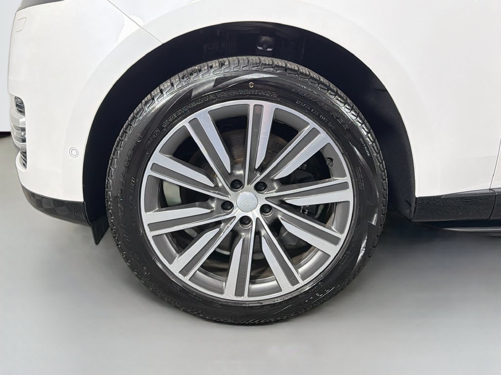 Used 2025 Land Rover Range Rover Long Wheelbase Autobiography AWD/4WD image 35