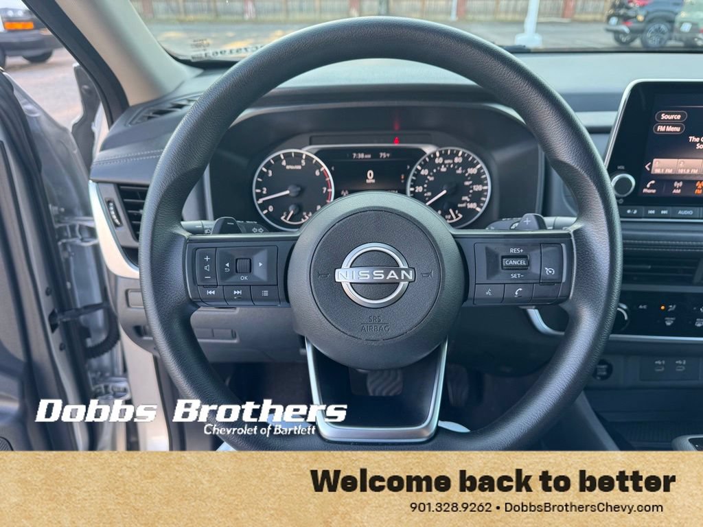 Used 2024 Nissan Rogue S FWD image 17