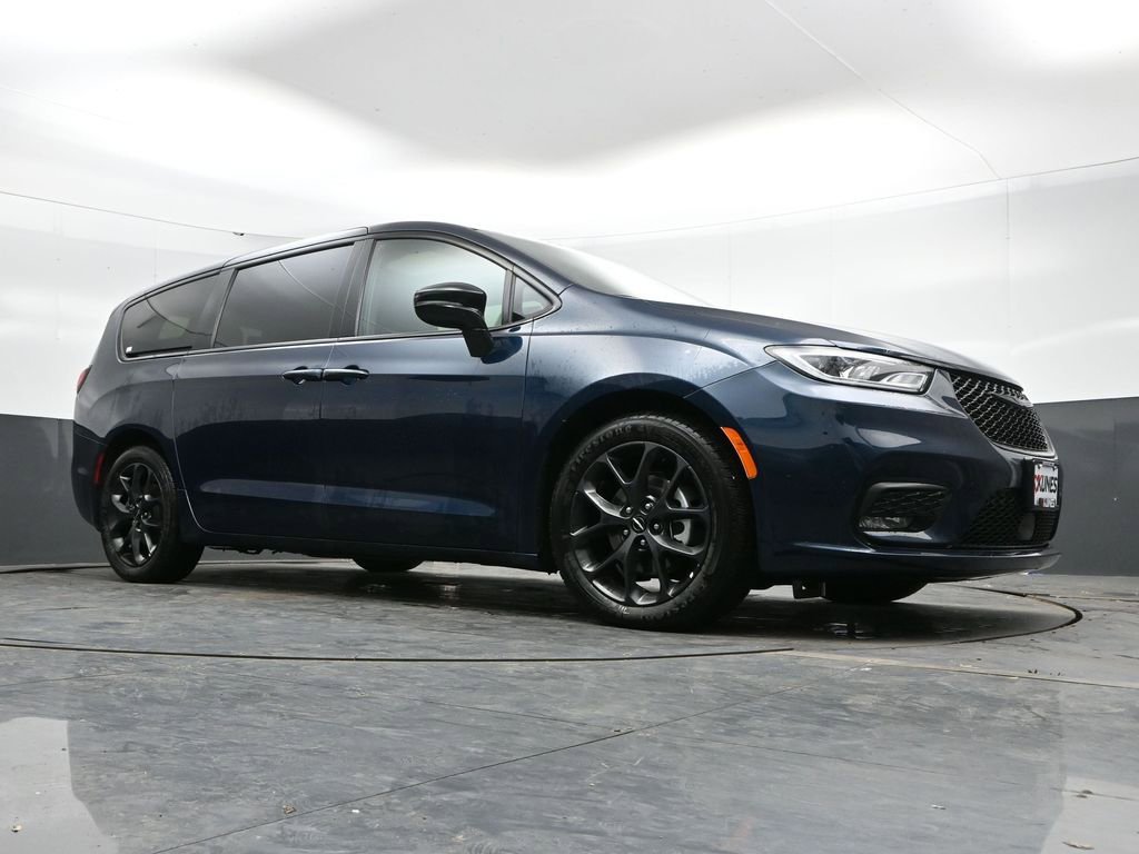 Used 2023 Chrysler Pacifica Limited w/ S Appearance Package FWD image 42