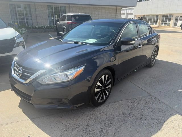 Used 2018 Nissan Altima 2.5 SV w/ 2.5 SV Technology Package FWD image 2