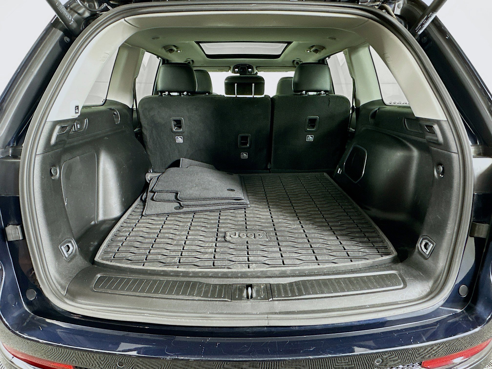 Used 2023 Jeep Grand Cherokee 30th Anniversary image 31