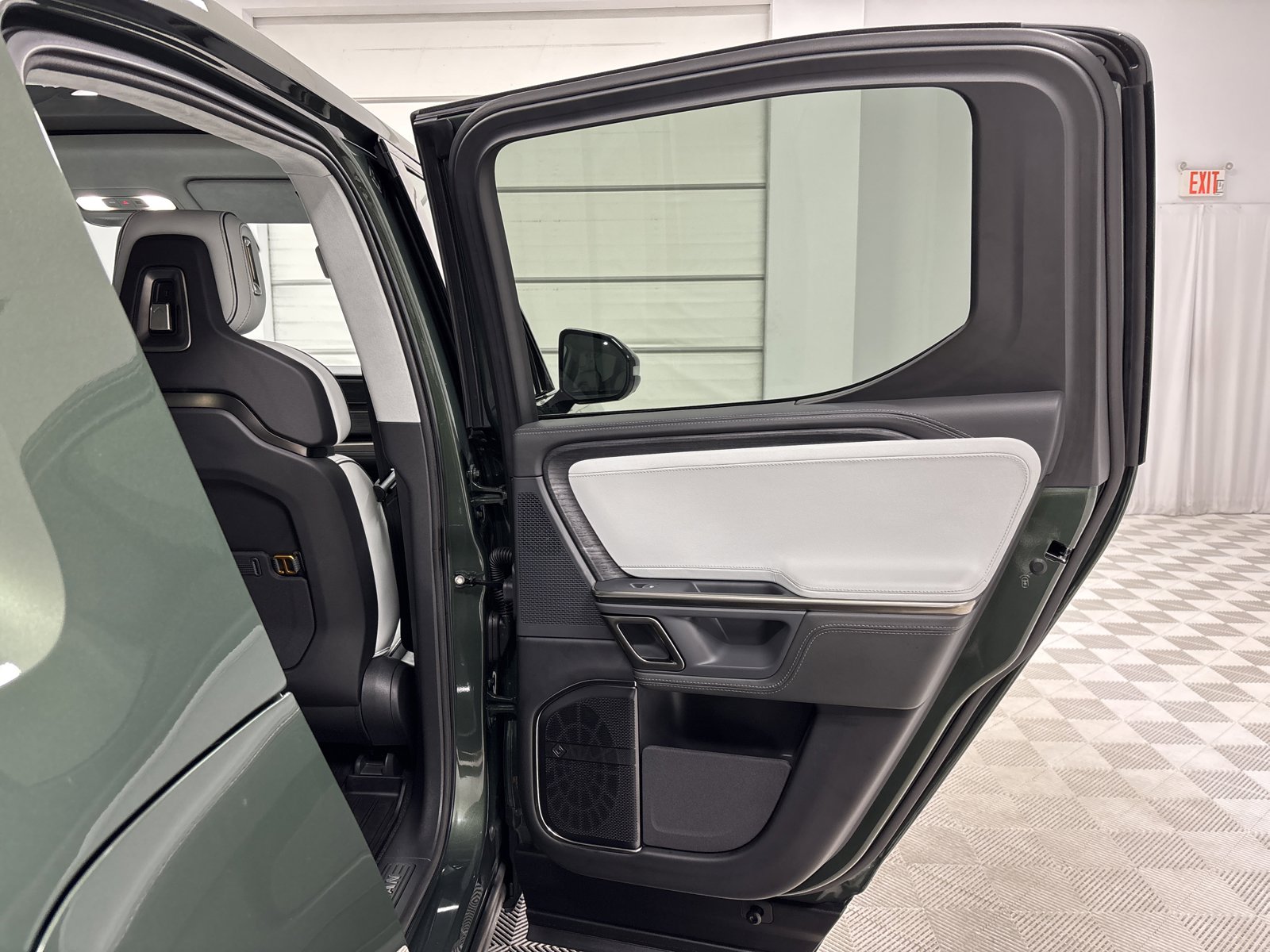 Used 2024 Rivian R1T Adventure image 19
