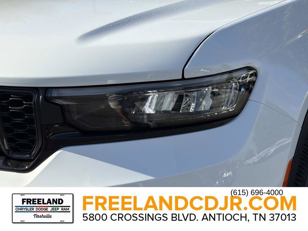 New 2025 Jeep Grand Cherokee 4WD image 9