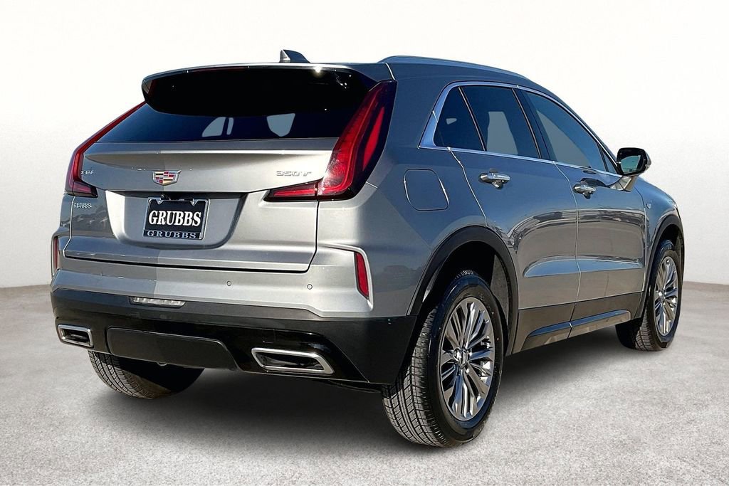 Used 2025 Cadillac XT4 Premium Luxury image 2