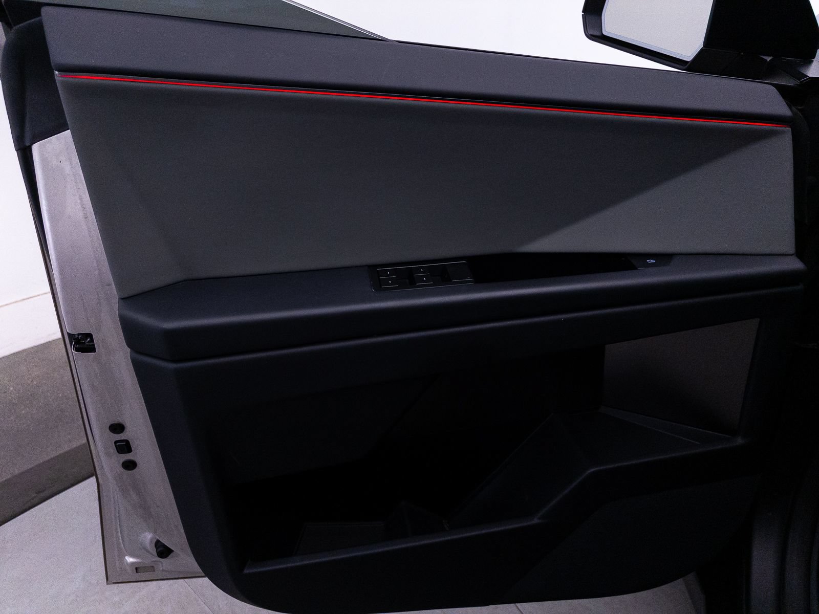 Used 2024 Tesla Cybertruck AWD Crew Cab image 17