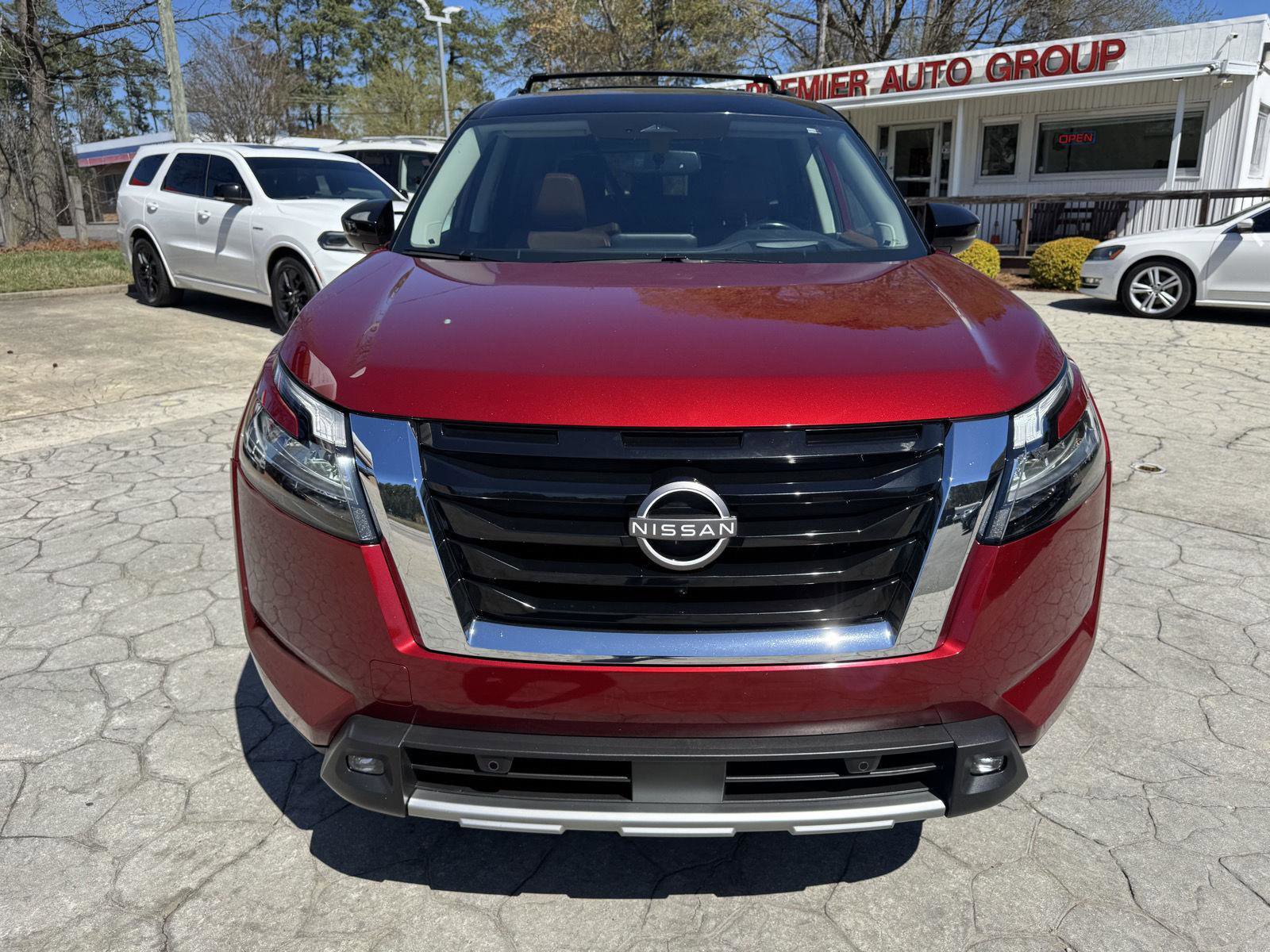Used 2022 Nissan Pathfinder Platinum w/ Lighting Package (N93) FWD image 21