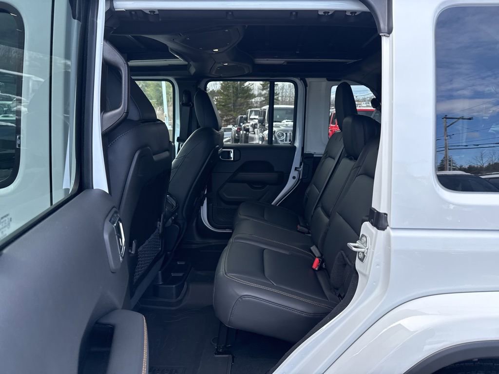 Certified 2025 Jeep Wrangler Sahara AWD/4WD image 22