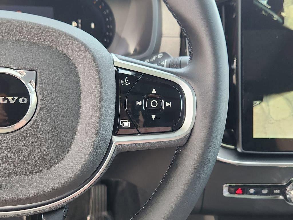 New 2026 Volvo XC90 B6 Plus w/ Protection Package Premier AWD/4WD image 11