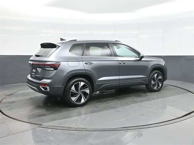 Certified 2025 Volkswagen Taos SE image 7