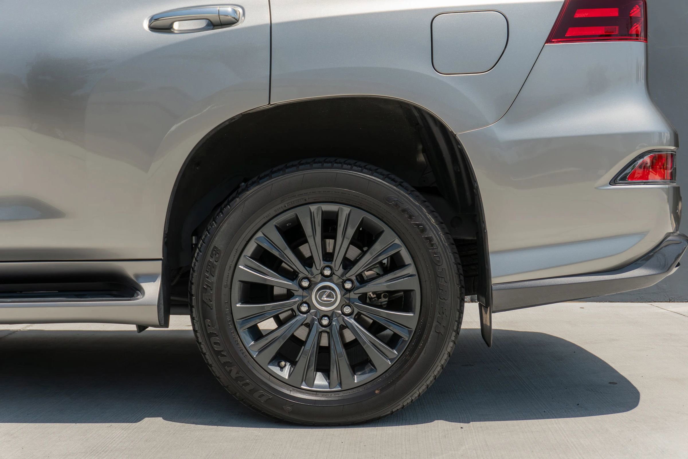 Used 2022 Lexus GX 460 Premium w/ Accessory Package AWD/4WD image 33