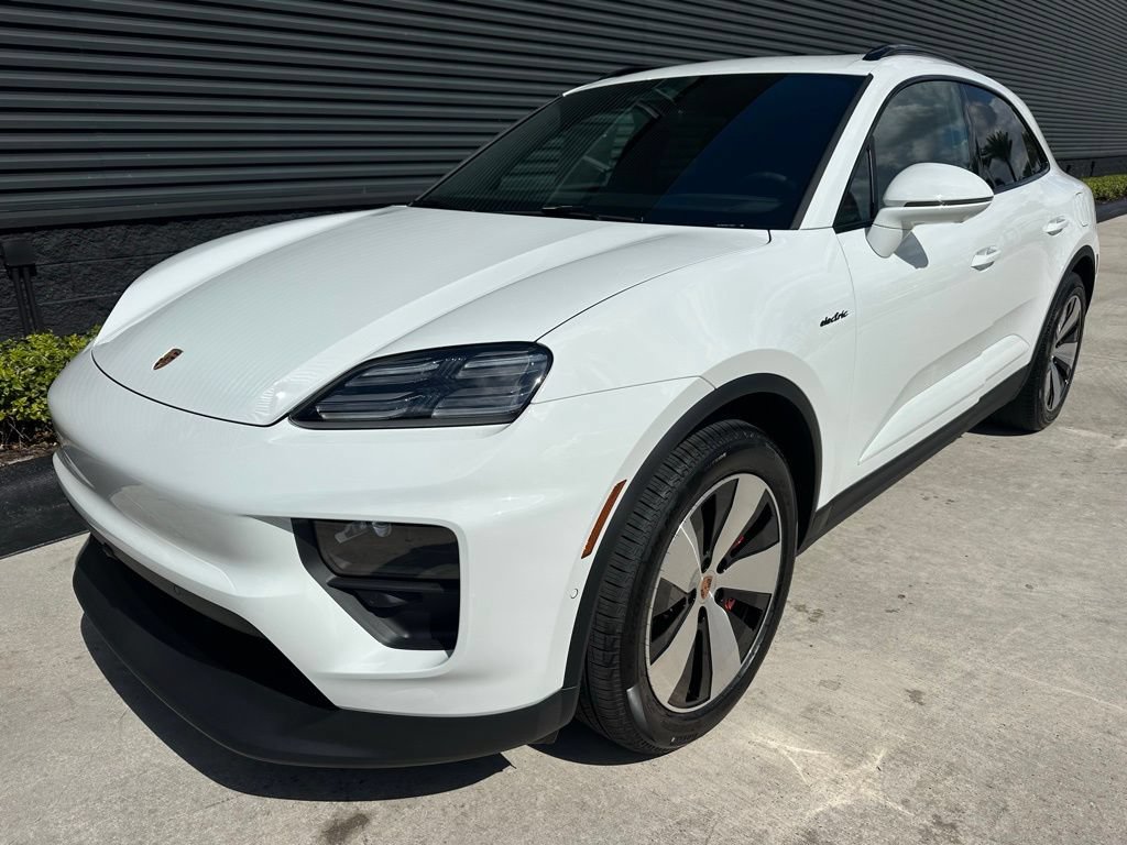 Used 2026 Porsche Macan 4S Electric AWD/4WD image 7