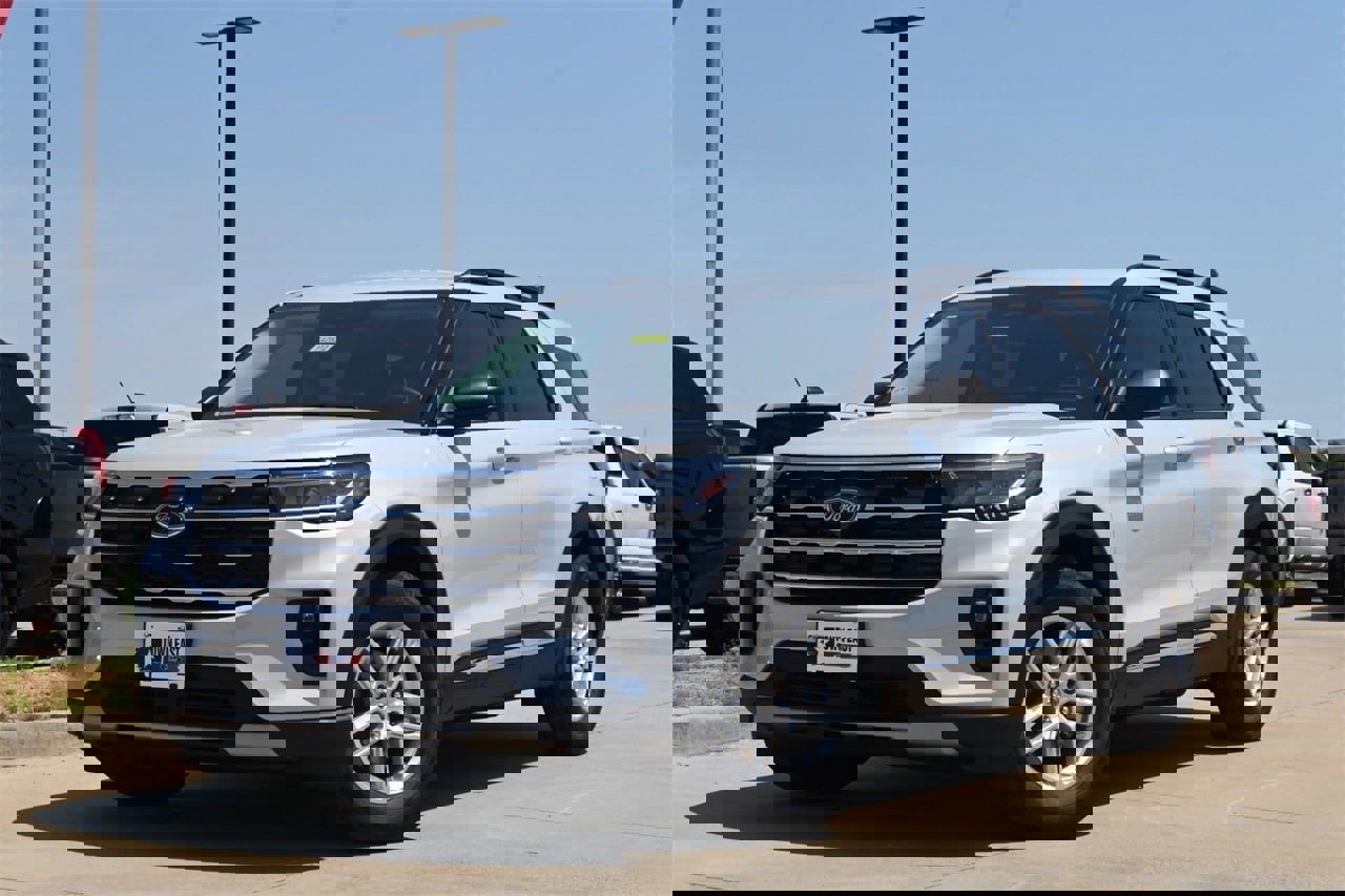 New 2025 Ford Explorer Active image 25