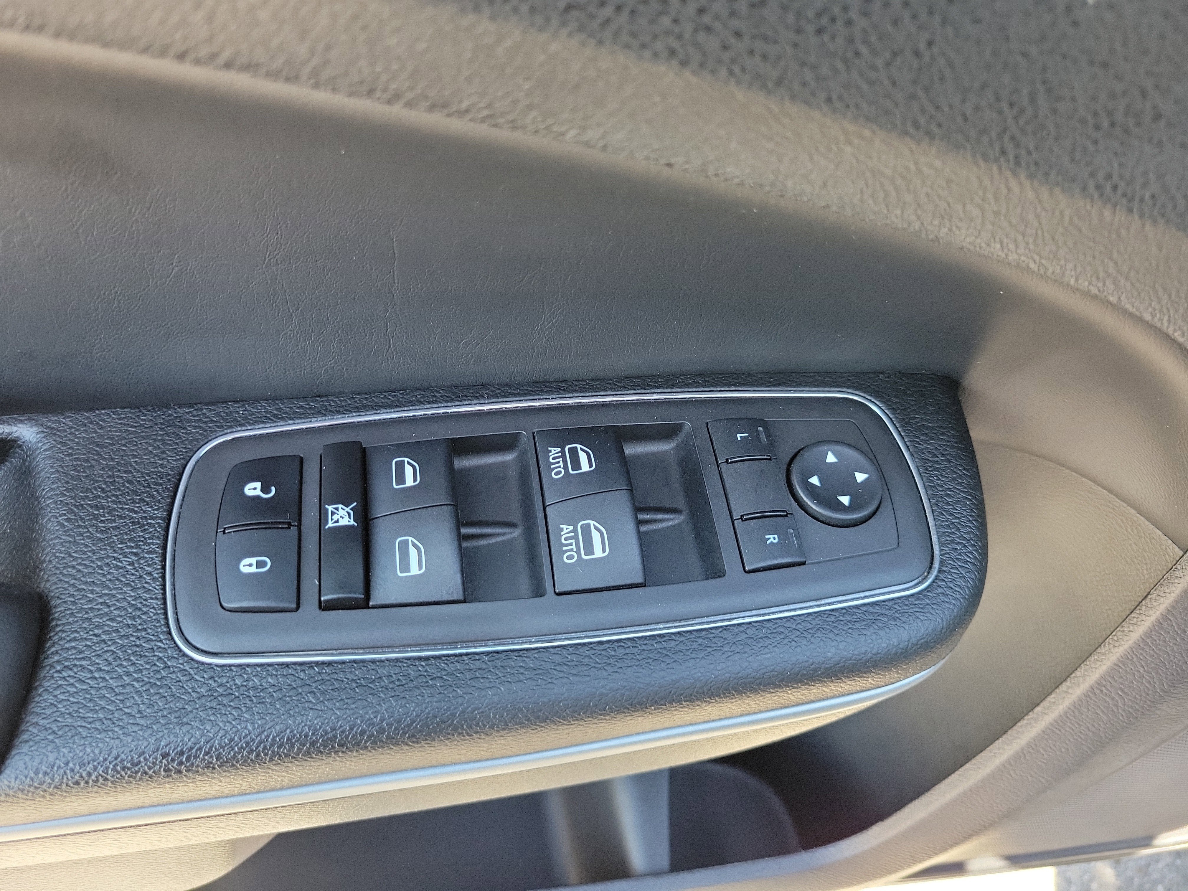 Used 2023 Chrysler 300 Touring L RWD image 26