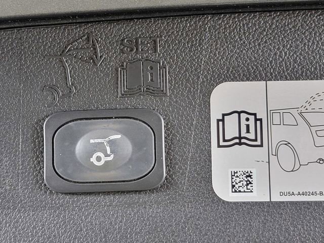 Used 2017 Ford Escape Titanium AWD/4WD image 17