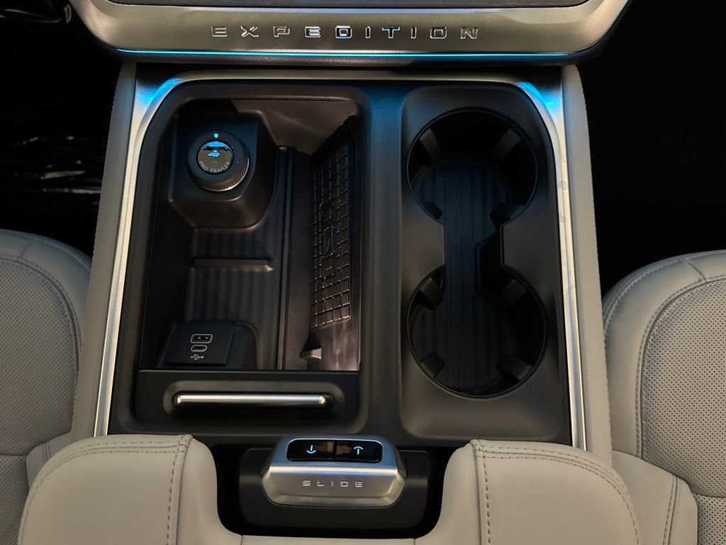 New 2025 Ford Expedition Platinum w/ Driver's Package image 43