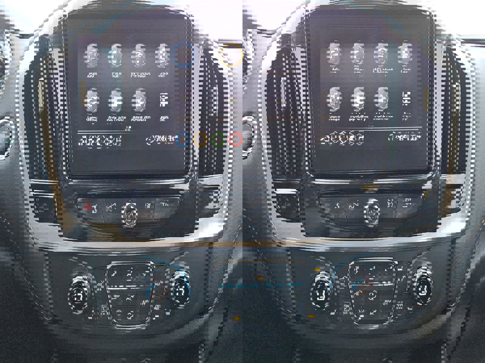 Used 2020 Chevrolet Traverse LT image 12