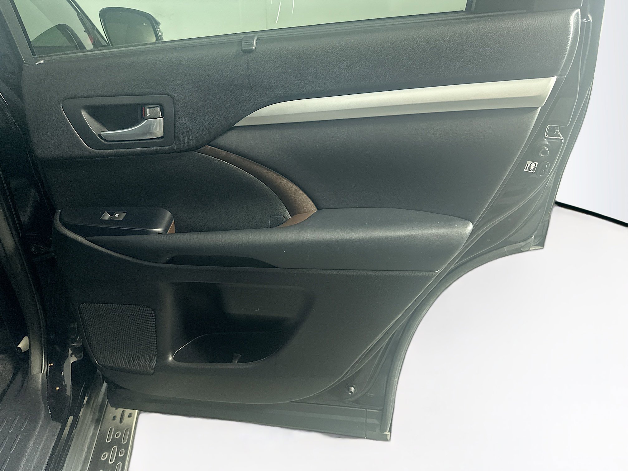 Used 2015 Toyota Highlander XLE image 33